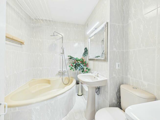 4 pokojowe zadbane mieszkanie z balkonem z panoramą W-wy