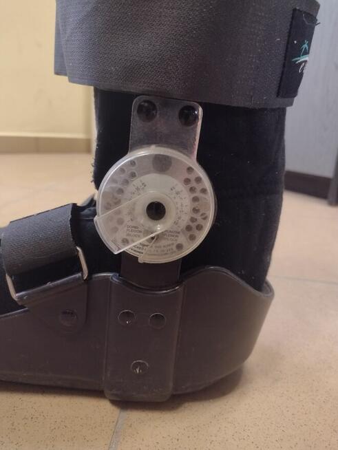 Orteza But ortopedyczny pooperacyjny z regulacją kąta zgięci