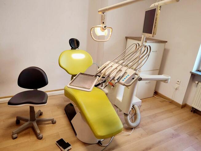 ZATRUDNIMY NAUCZYCIELA NA KIERUNKU STOMATOLOGICZNYM