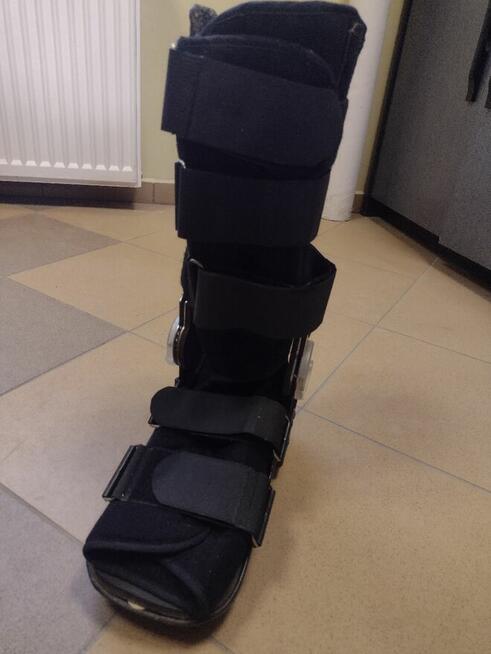 Orteza But ortopedyczny pooperacyjny z regulacją kąta zgięci