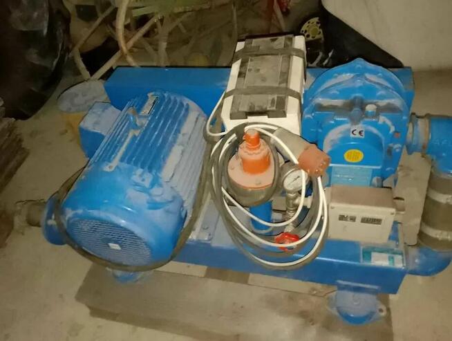 Sprzedam kompresor wydmuchowy śrubowy do zboża