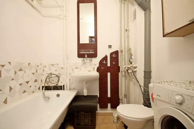 Przestronna kawalerka z oddzielną kuchnią w centrum, od 1.04