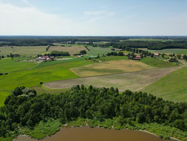 Działka inwestycyjna z linią brzegową