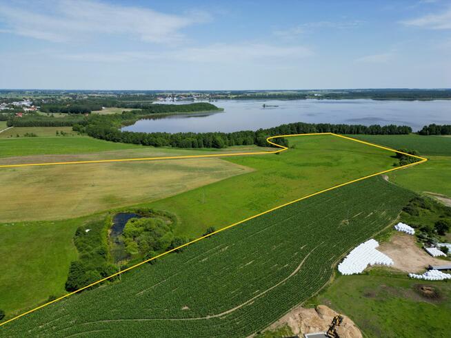 Działka inwestycyjna z linią brzegową