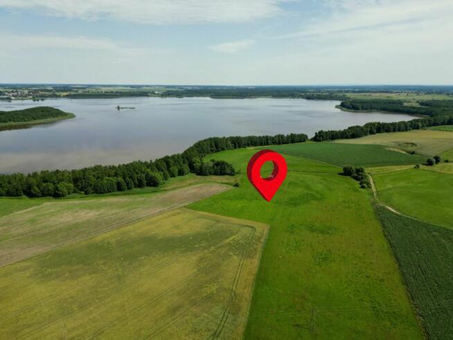 Działka inwestycyjna z linią brzegową