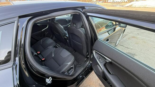 Volvo V40 2.0d3 150KM automat ledy bi xenon Navi kamera full serwis 1.rok gwaran