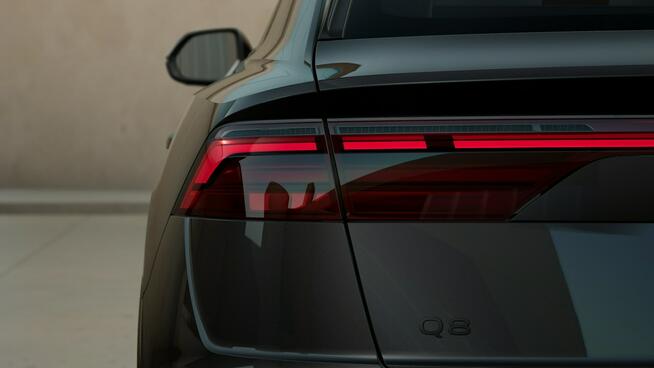 Audi Q8 MatrixLED_HeadUp_Hak_SoundSystem_Virtual_Panorama_HomeLink_Asystenci