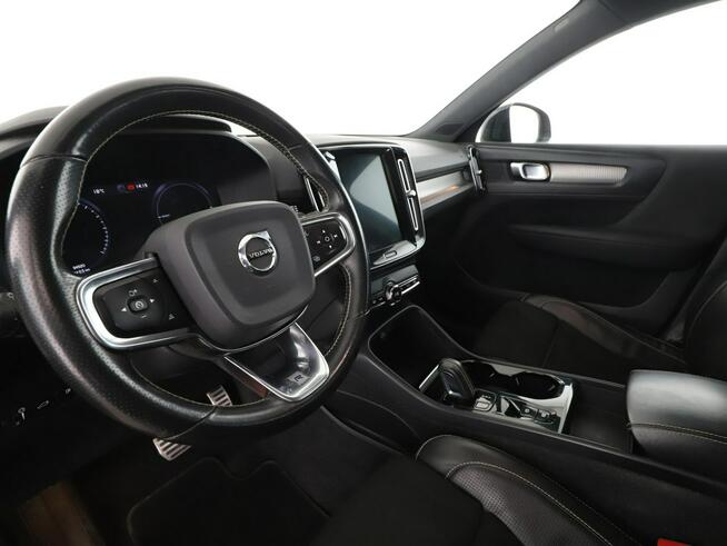 Volvo XC 40 R-Design PHEV auotomat alcantara navi kamera grzane fotele tempomat LE