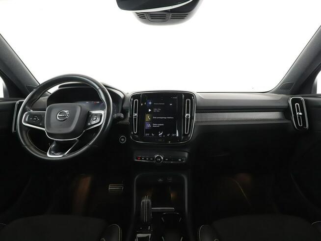 Volvo XC 40 R-Design PHEV auotomat alcantara navi kamera grzane fotele tempomat LE