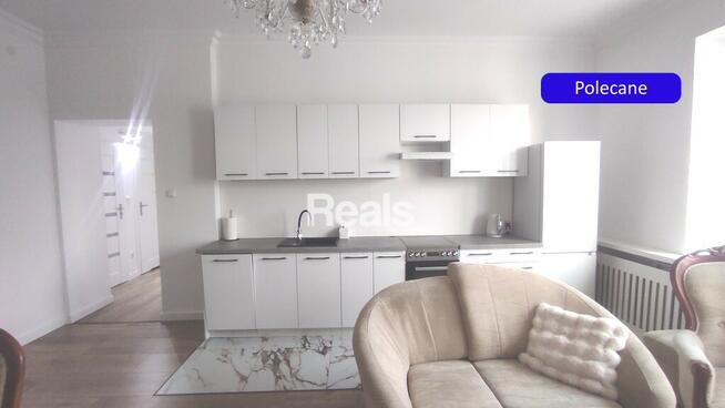 Plac Wilsona, z piwnicą