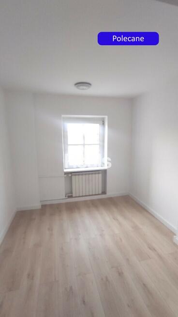 Plac Wilsona, z piwnicą