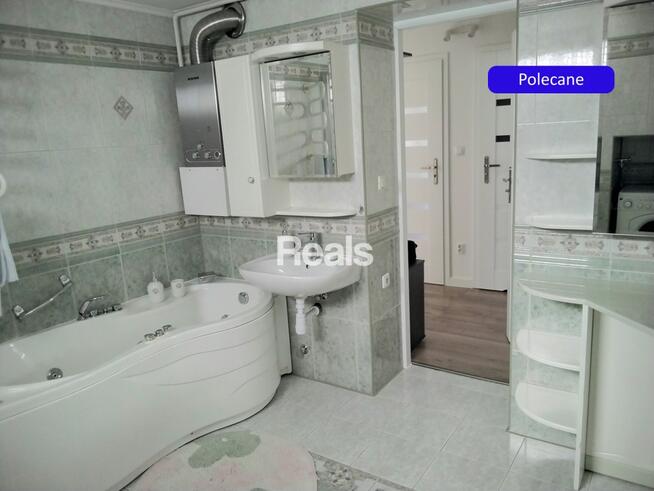 Plac Wilsona, z piwnicą