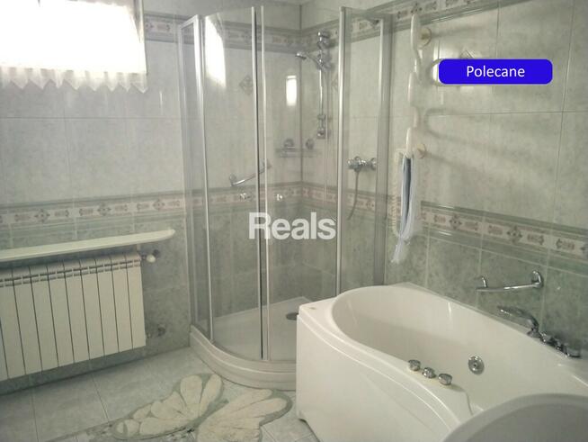 Plac Wilsona, z piwnicą