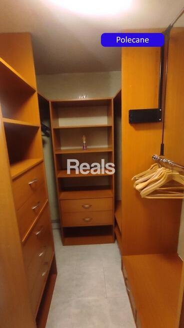 Plac Wilsona, z piwnicą