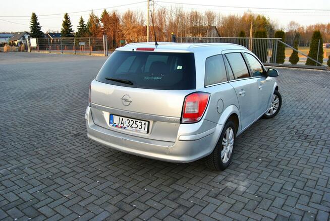 Opel Astra Zarejestrowany- ważne opłaty , klimatyzacja , gotowy do jazdy.