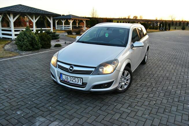 Opel Astra Zarejestrowany- ważne opłaty , klimatyzacja , gotowy do jazdy.