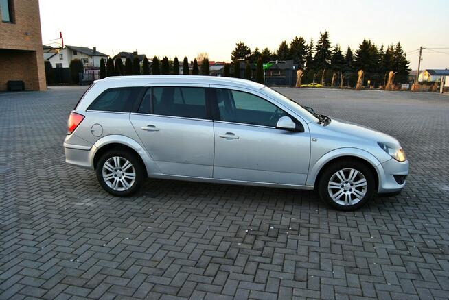 Opel Astra Zarejestrowany- ważne opłaty , klimatyzacja , gotowy do jazdy.