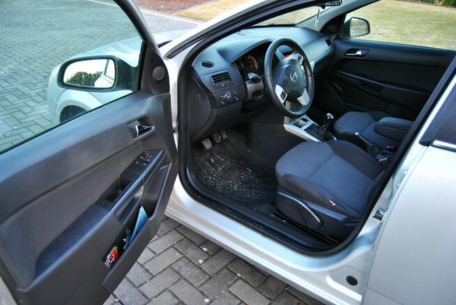 Opel Astra Zarejestrowany- ważne opłaty , klimatyzacja , gotowy do jazdy.