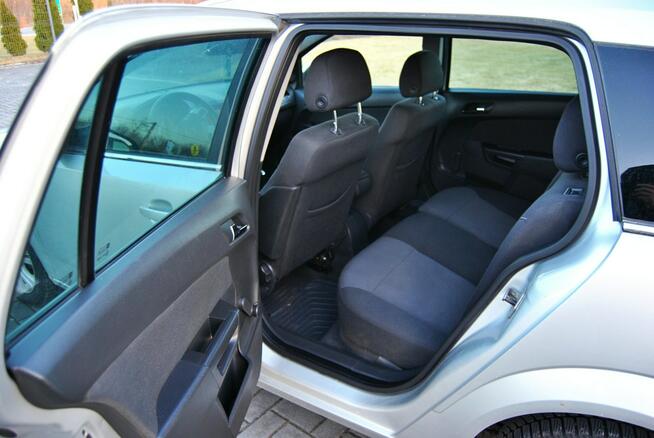 Opel Astra Zarejestrowany- ważne opłaty , klimatyzacja , gotowy do jazdy.