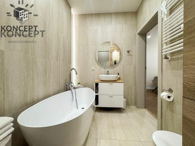 Nowoczesny szeregowiec z dużym ogrodem