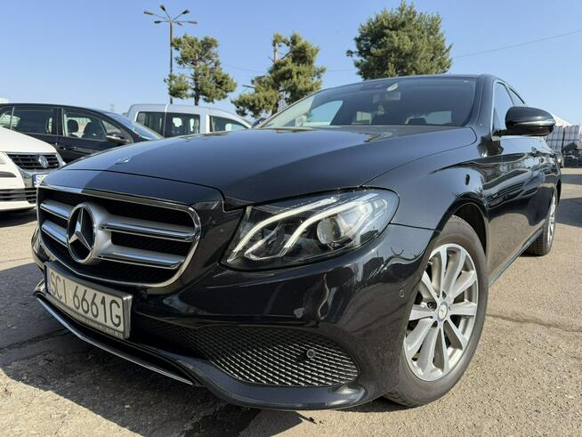 Mercedes E 220 Klimatronic 2-stref, Hak, Skóra, Podgrz. fotele, CarPlay/AndroidAuto