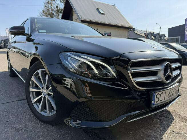 Mercedes E 220 Klimatronic 2-stref, Hak, Skóra, Podgrz. fotele, CarPlay/AndroidAuto