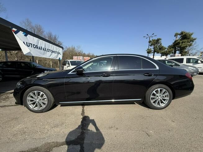 Mercedes E 220 Klimatronic 2-stref, Hak, Skóra, Podgrz. fotele, CarPlay/AndroidAuto