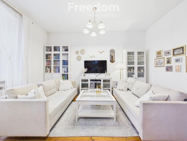 Pałac 750 m² z 11-hektarowym parkiem i stawem