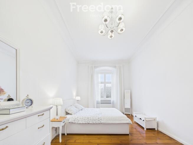 Pałac 750 m² z 11-hektarowym parkiem i stawem