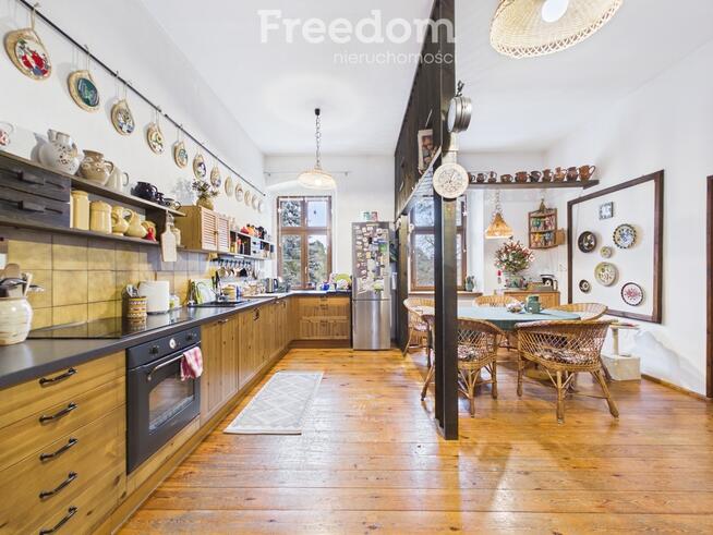 Pałac 750 m² z 11-hektarowym parkiem i stawem