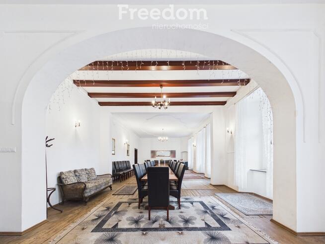 Zespół dworski 750 m² z 11-ha parkiem i stawem