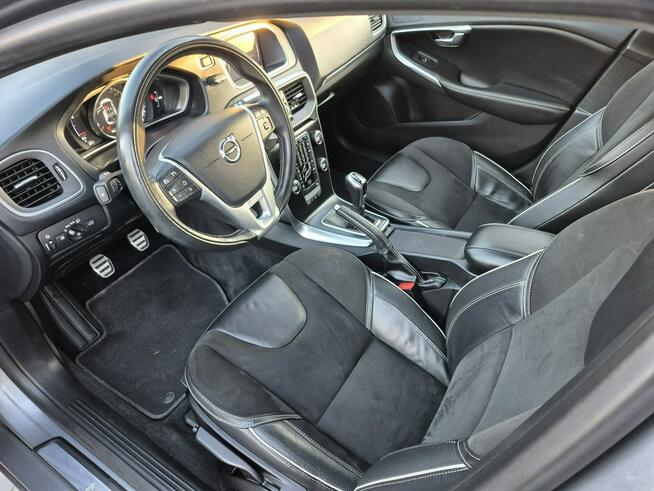 Volvo V40 2.0D2 R-DESIGN navi full led chromy Nowe opony