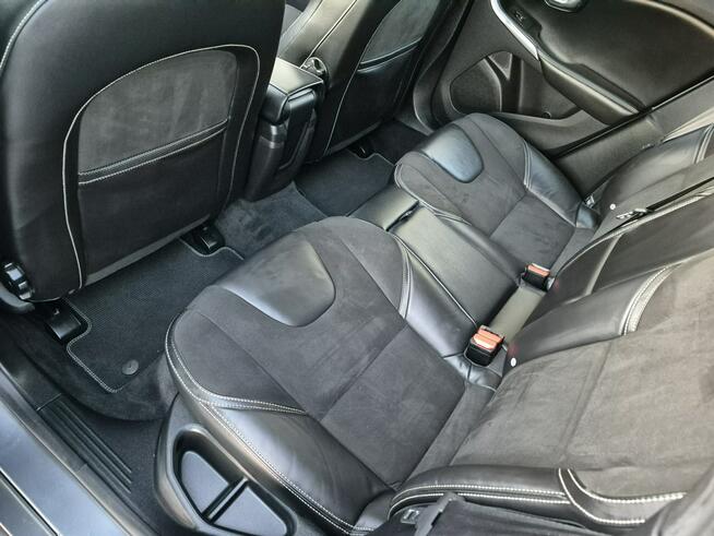 Volvo V40 2.0D2 R-DESIGN navi full led chromy Nowe opony