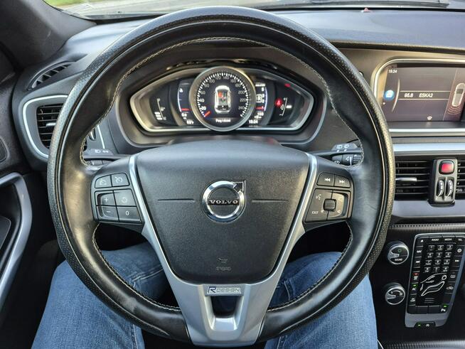 Volvo V40 2.0D2 R-DESIGN navi full led chromy Nowe opony