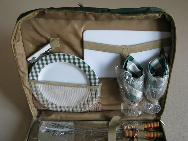 Zestaw grillowo - piknikowy z wyposażeniem + grill przenośny