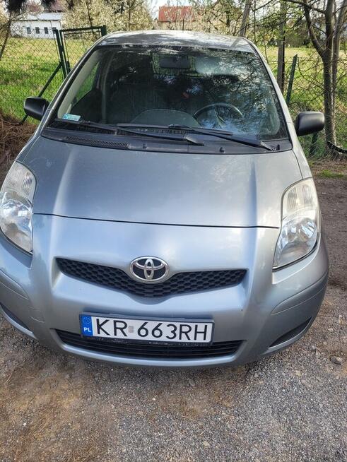Syndyk sprzeda samochód osobowy TOYOTA YARIS