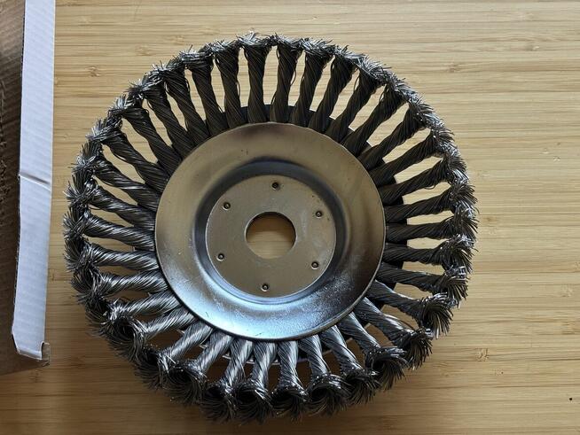 Szczotka druciana skręcana do podkaszarki/szlifierki –200 mm