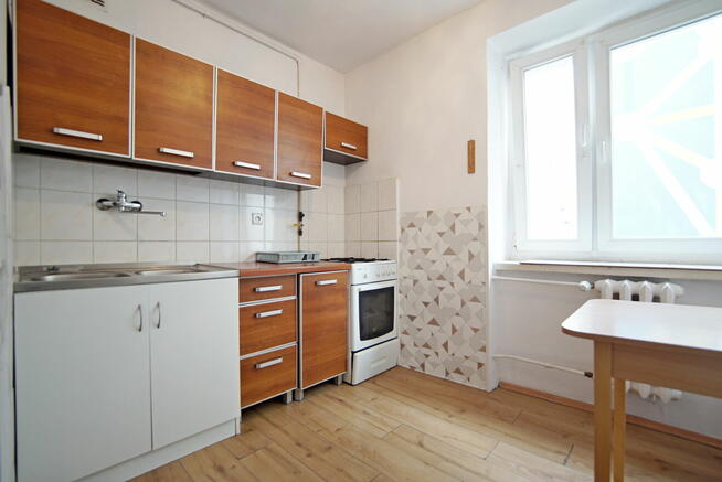 Przestronna kawalerka z oddzielną kuchnią w centrum, od 1.04