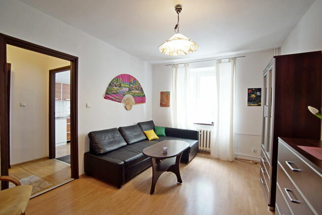 Przestronna kawalerka z oddzielną kuchnią w centrum, od 1.04