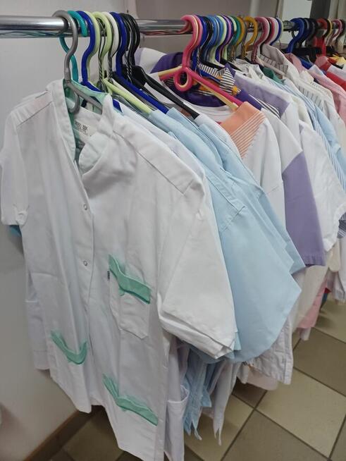 Bluzy medyczne używane