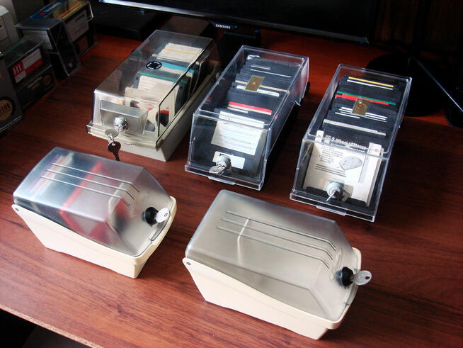 Pudełko na dyskietki 3,5” - 4 sztuki. 180 dyskietek 3.5” i 3