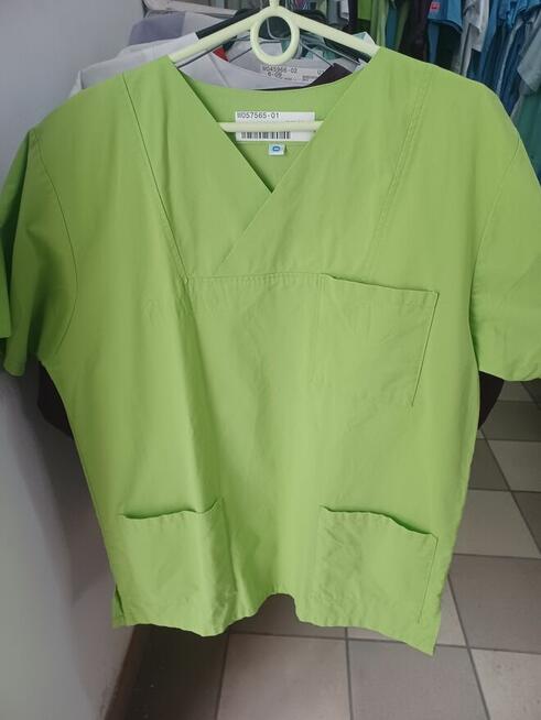 Bluzy medyczne używane