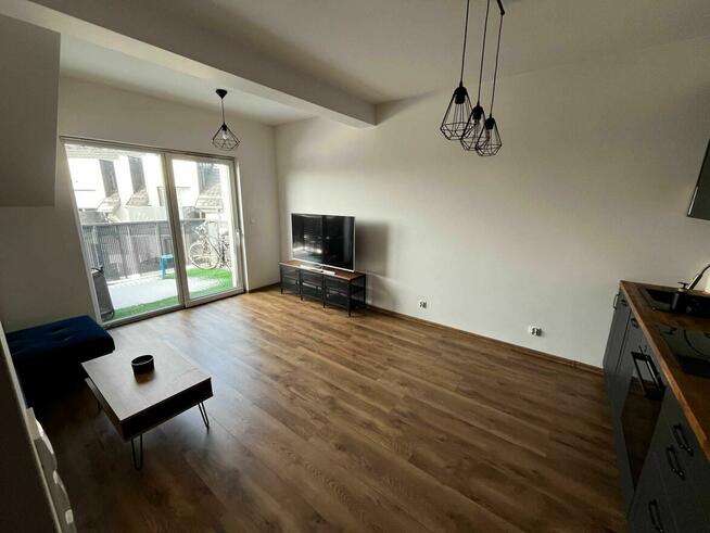 Wynajmę mieszkanie 35 m² – 2 pokoje, balkon, miejsce postojowe