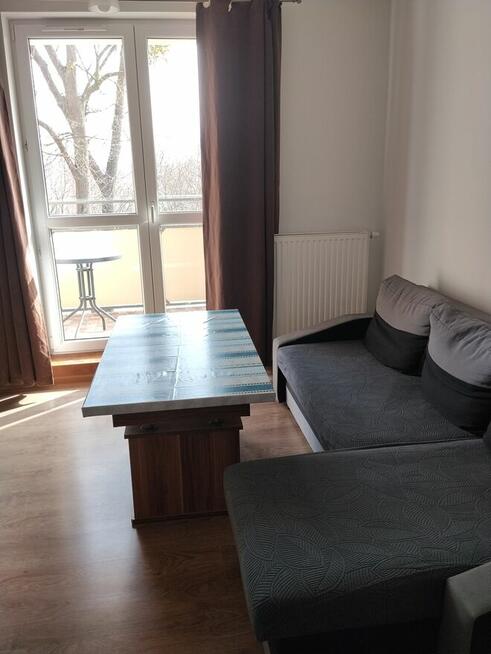 Sprzedam dwupokojowe mieszkanie z aneksem kuchennym i balkon