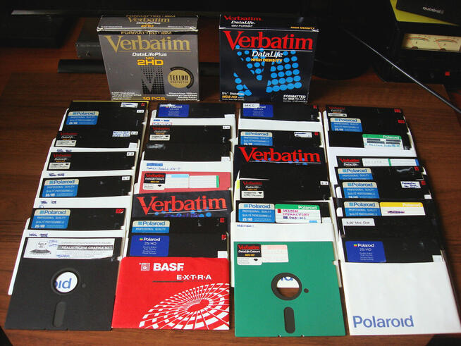 Pudełko na dyskietki 3,5” - 4 sztuki. 180 dyskietek 3.5” i 3