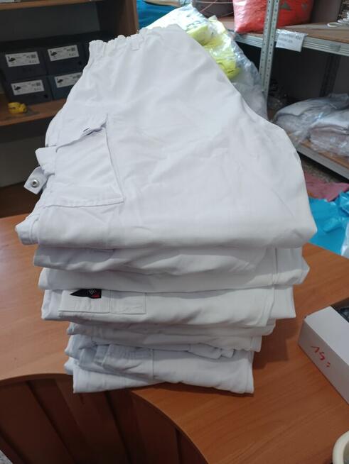 Odzież robocza biała-budowlana - tanio.