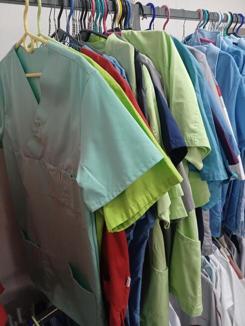 Bluzy medyczne używane