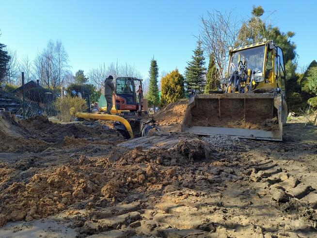 Praca przy zakładaniu ogrodów.