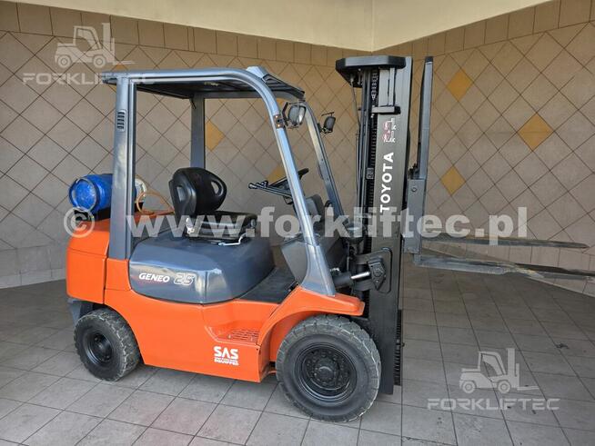 Wózek Widłowy TOYOTA 7FGF25 Triplex TOYOTA 7FG25 Linde