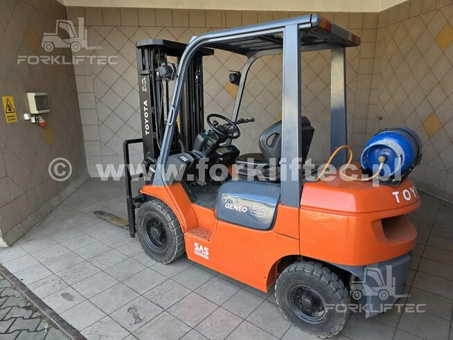 Wózek Widłowy TOYOTA 7FGF25 Triplex TOYOTA 7FG25 Linde